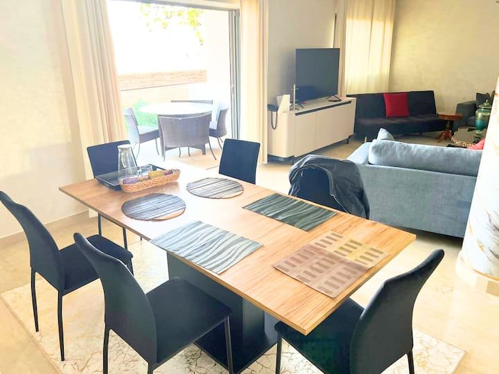 Luxury Apartment with Pool View & 5 min from the Beach photo 9