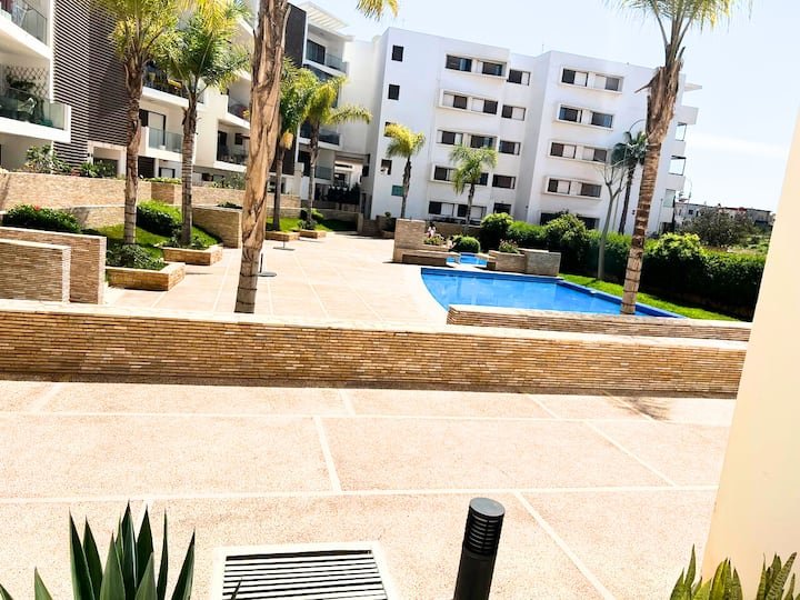 Luxury Apartment with Pool View & 5 min from the Beach photo 4